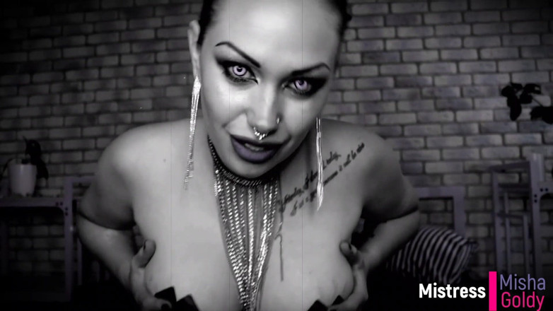 Goddess Misha Goldy: Demoníaco sensual teta chupando instrucciones de paja