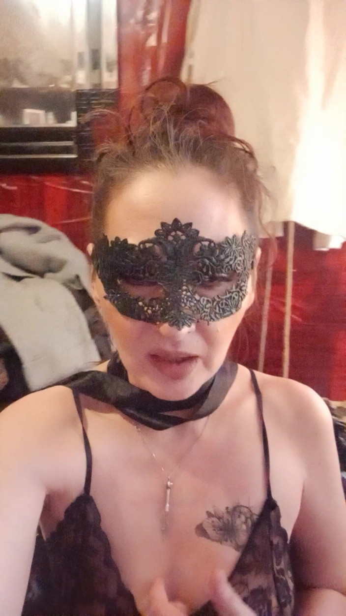 Dominatrix Redsonyja: Red Sonyja