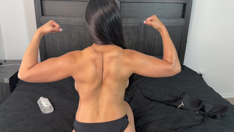 DifferentClimber340: Jazmine cruz为cj展示她坚硬的肌肉