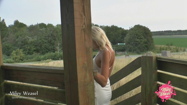 Miley Weasel: Miley Weasel se fait baiser dans un lieu public