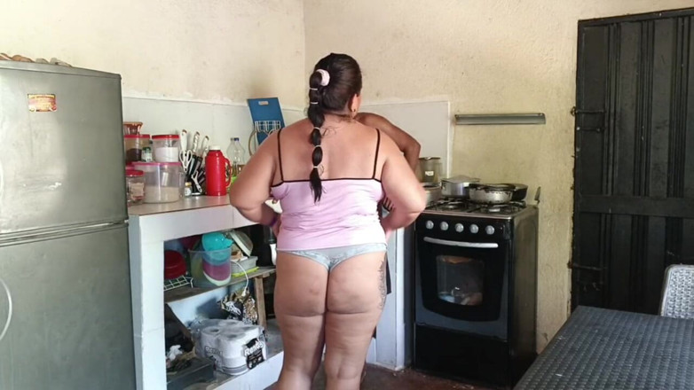 Adribella69: Mi Vecino Pervertido Llega a Casa Y Terminamos Teniendo Sexo...