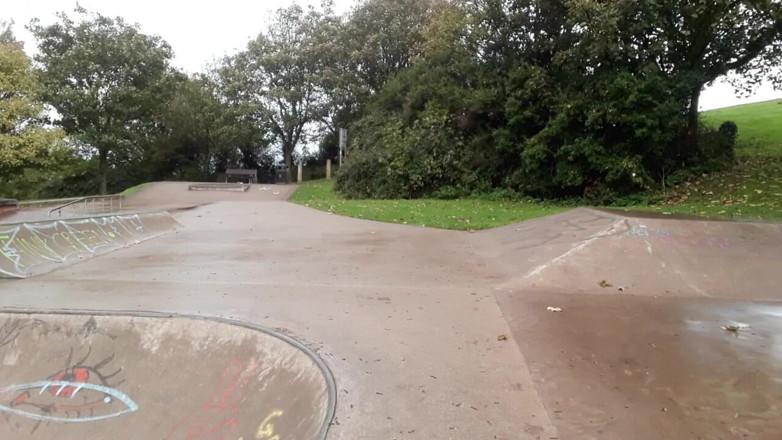 The Midnight Minx: Skate Park - expunere și masturbare