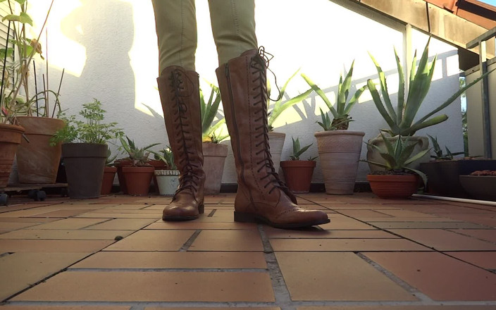 Lady Victoria Valente: Botas de renda no terraço