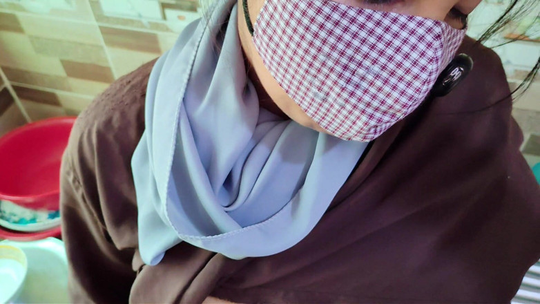 HottyKisku02: Une belle-mère indienne en hijab se fait baiser par son...