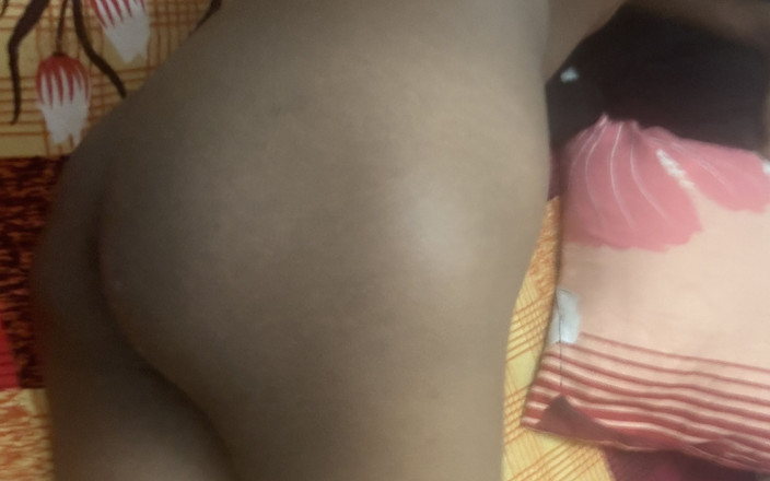 Bite_sizedArt8: Ficando com tesão e esfregando meu pau duro