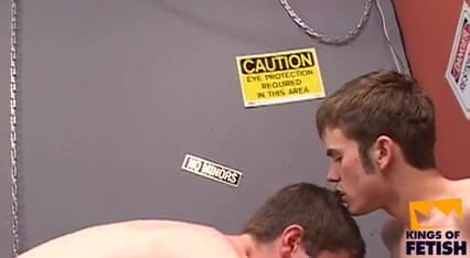 Gay Diaries: Ragazzo tatuato si fa scopare il culo dal suo partner...