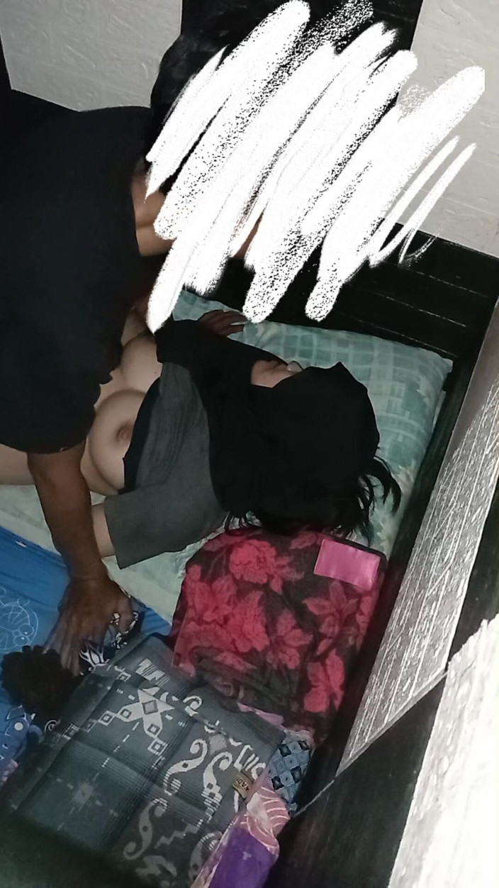 Famly sex: El placer de mi coño estrecho
