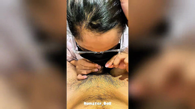 Hamster_Ball: Blowjob pertama awek kolej 18+ dengan zakar besar saya