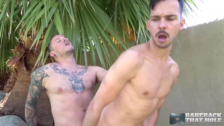 Bareback That Hole: beyarbaik thaithol maiks kaimroon aur daini bloo ki aautdor haardakor...