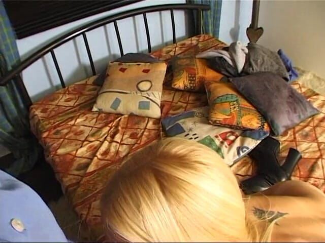 German Classic Porn videos: Ines, rubia alemana, recogida al aire libre