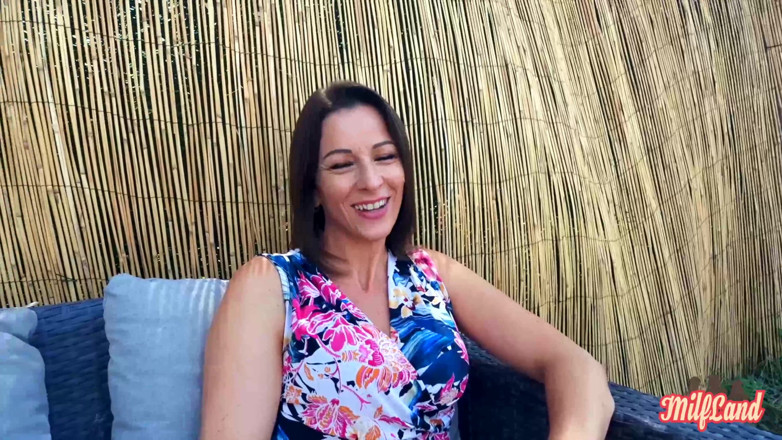 Milf land: Kyara, una milf molto eccentrica, ama sbattere nuovi ragazzi parte 1