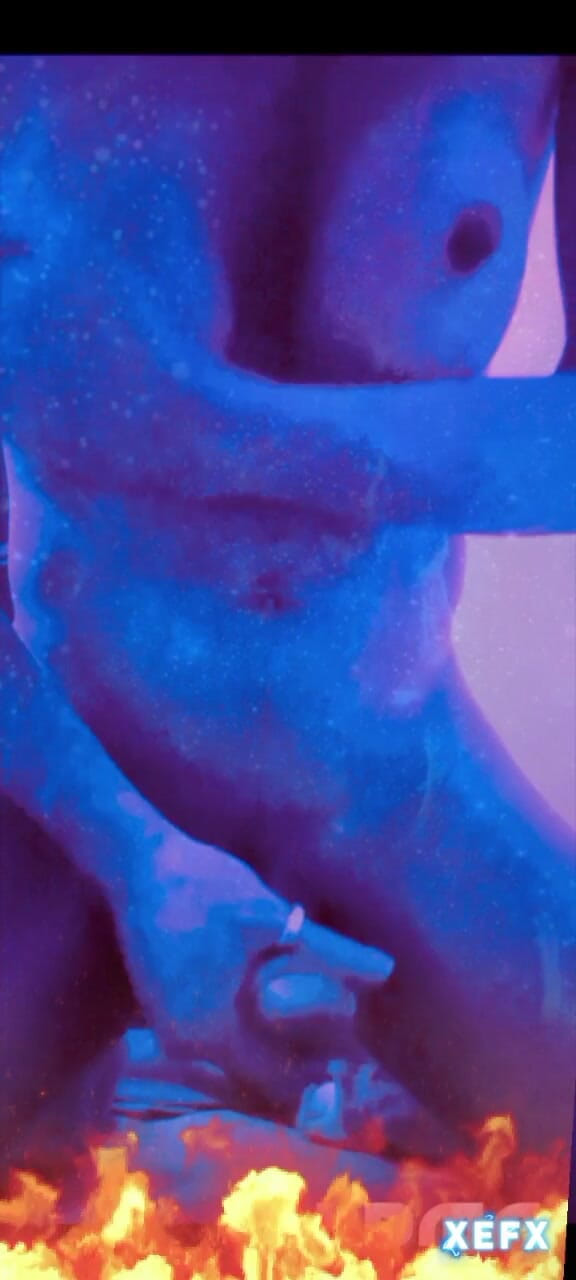 Laratransexualbarcel: Une trans se masturbe avec une grosse bite