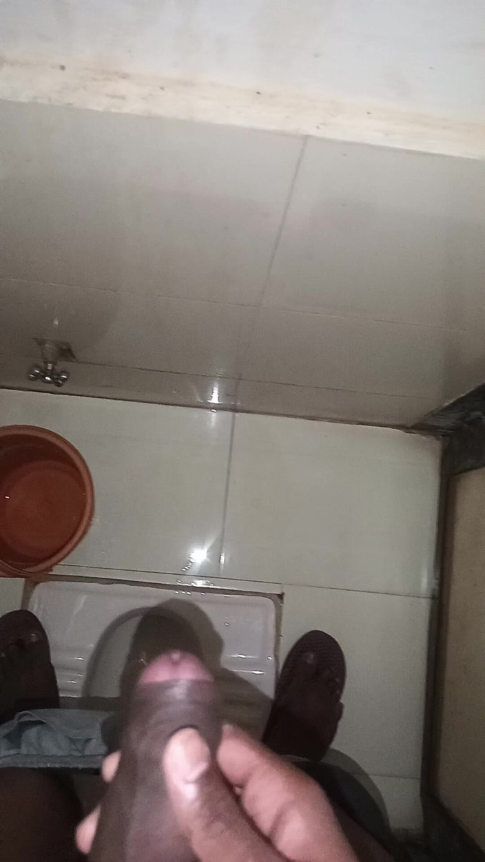 Aniketgod: Desi boy masturbando no banheiro masterbet no banheiro