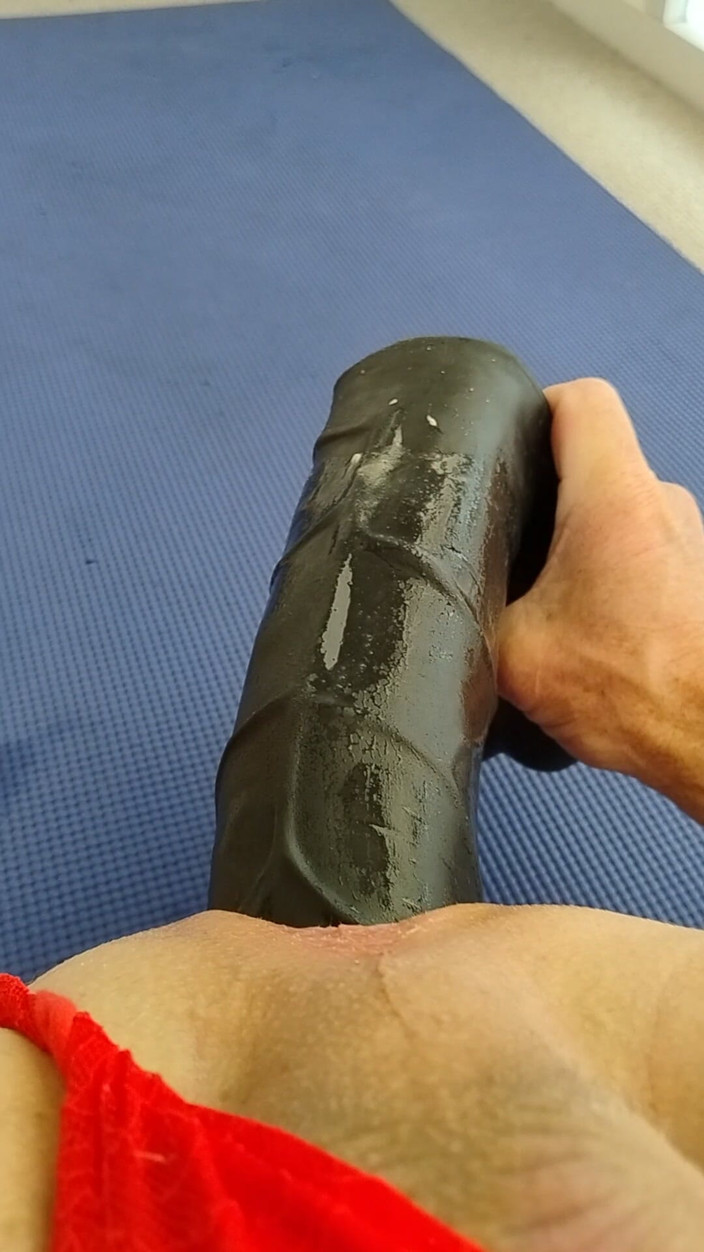 dragontrainer5: Une trans transsubseuse renflement de l’estomac avec un gros gode...