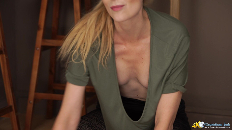 DownblouseJerk: Stoute tepelslip - Joi