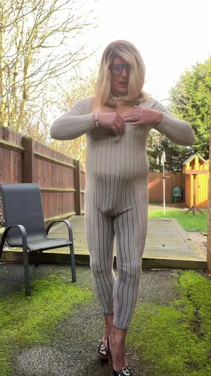 Kellycd2022: Amatérský crossdresser kellycd2022 sexy milf chcaní a masturbace v mém...