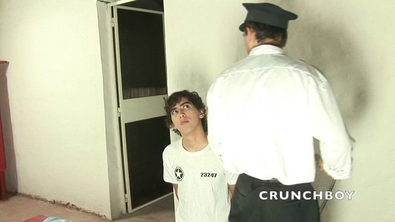 MACHO FUCKER FROM SPAIN: Baisée par un policier