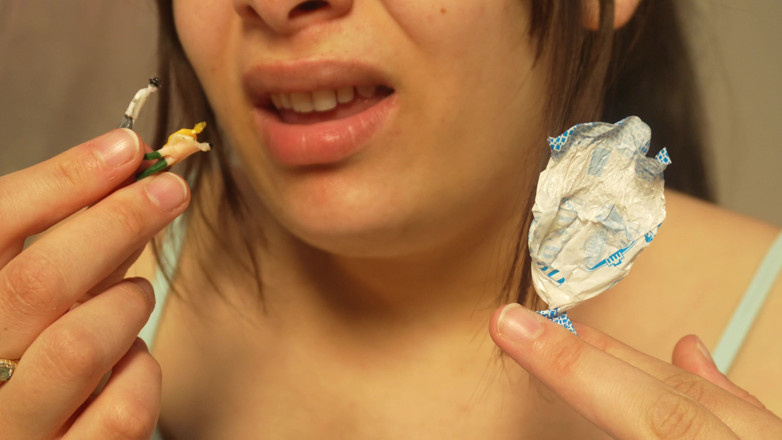 AmayaMori: Giantess Girl Unwraps a Candy but Is Surprised Because There...