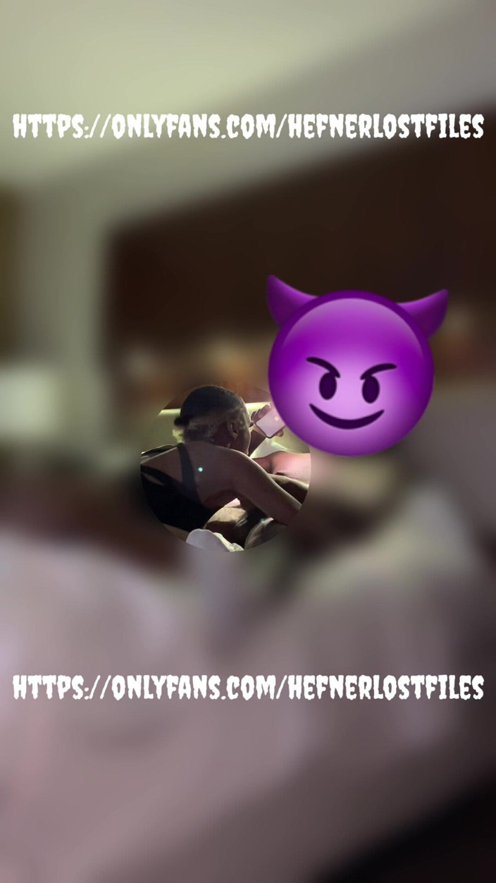 Big P Hef: Sdraiata in un bel letto riceve un pompino fino a...