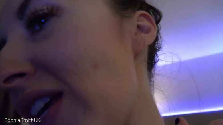 SophiaSmithUK: ASMR ein großer kuss