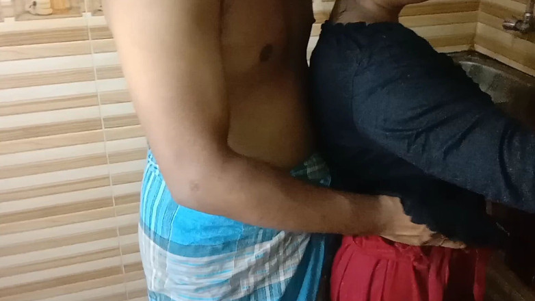 BanglaSexy24: Sex bangladéšská vesnická desi nevlastní sestra. Šukání obličeje, deepthroat sperma v ústech...