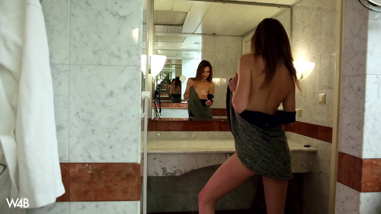 Watch4beauty: Mia selfies