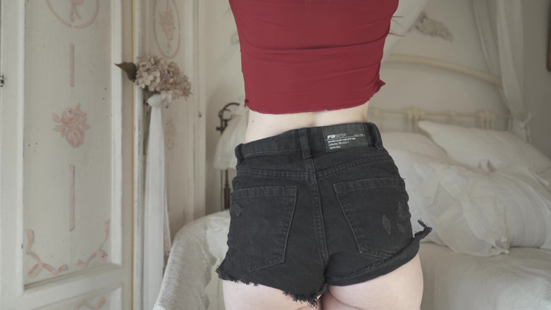 Dolls Cult: Guardami accarezzarmi la figa bagnata e succhiare il mio dildo