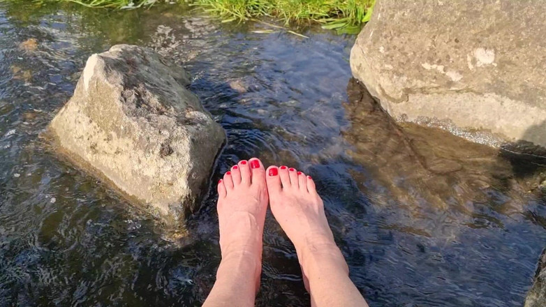NadjaNeah: Pieds dans l’eau