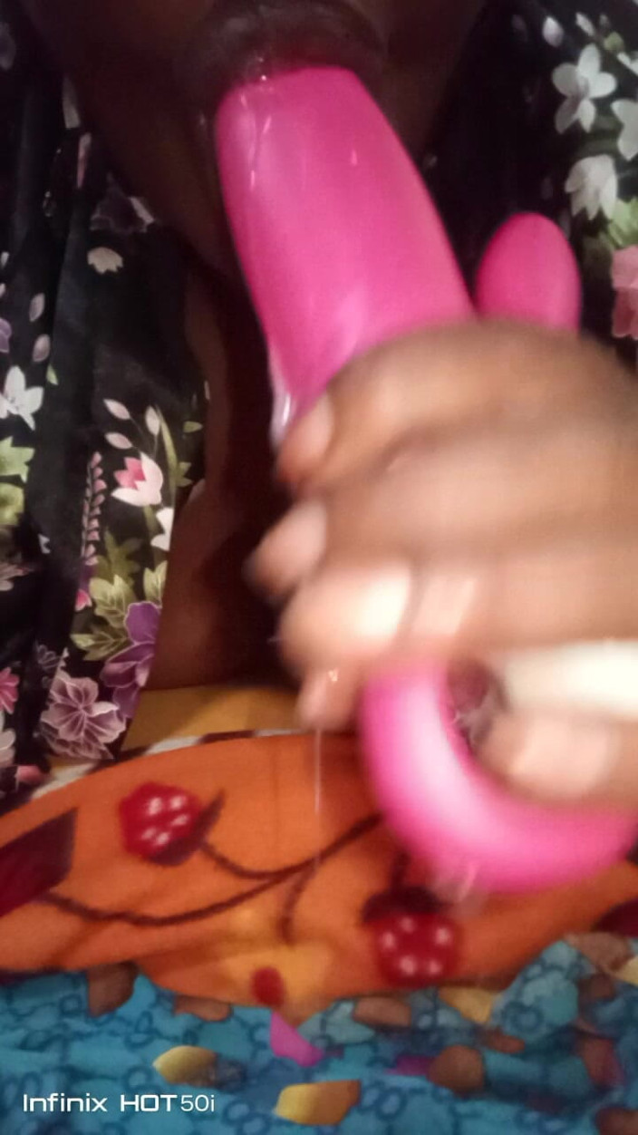 Gwagon5: Menghisap Dildo