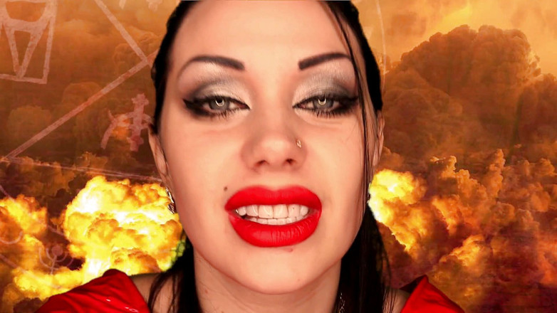 Goddess Misha Goldy: Înăuntrul unui diavol! Devorează fetișul!