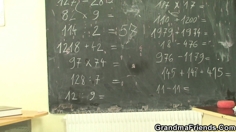 Granny Sluts: Blázni a šukání ve třídě