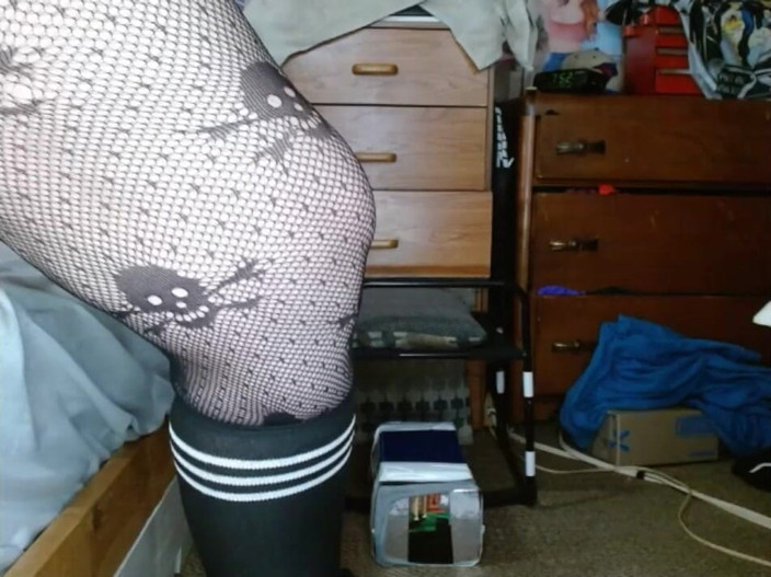 CosmicJones88: Une grosse commode cross fait rebondir ses seins en prenant...