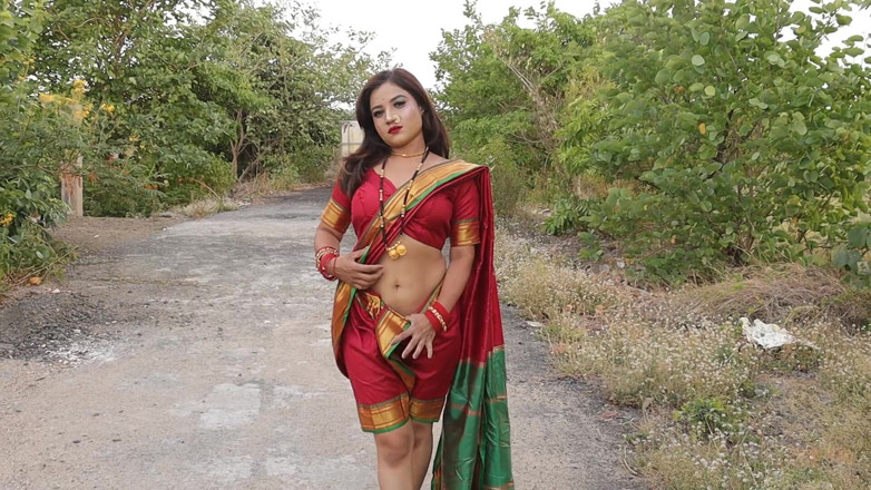 Marathi Queen F: Yeni gelin soyunuyor ve azdırıyor