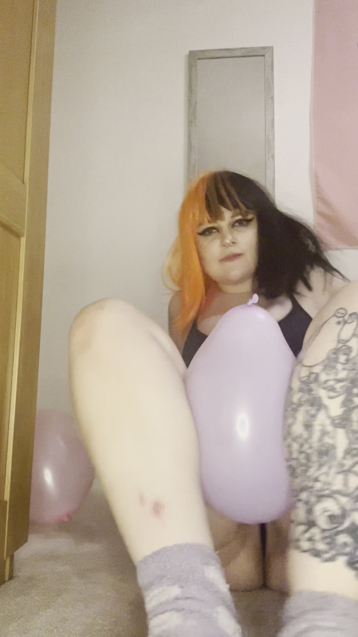 Bigtiddygoth: Fată gotică suge bile