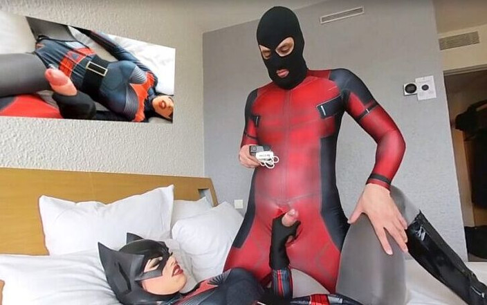 Nylon Xtreme VR: VR 3D Nora Fox Batwoman Geneukt in panty's