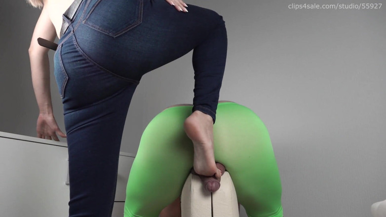 Homemade ballbusting: Гра з закоханим членом