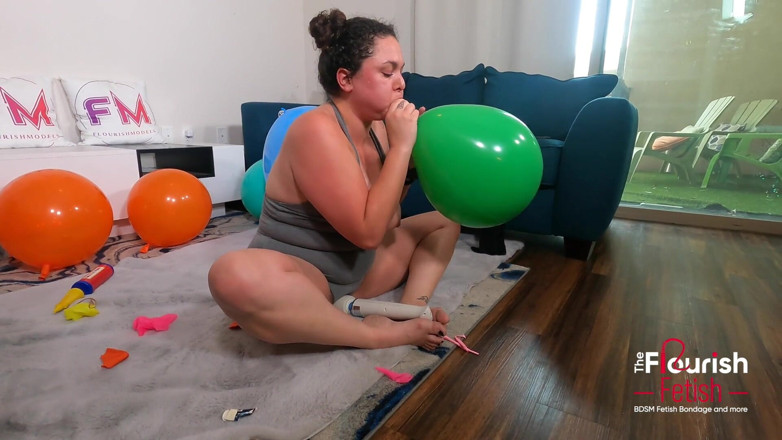 The Flourish XXX: Looning squirting par Betty, plug anal