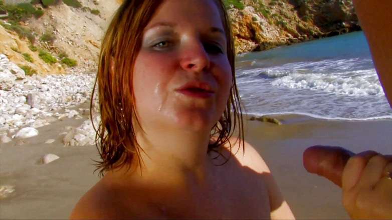 Big Tits World: Français femme pulpeuse à gros nichons chevauche une bite bien dure...