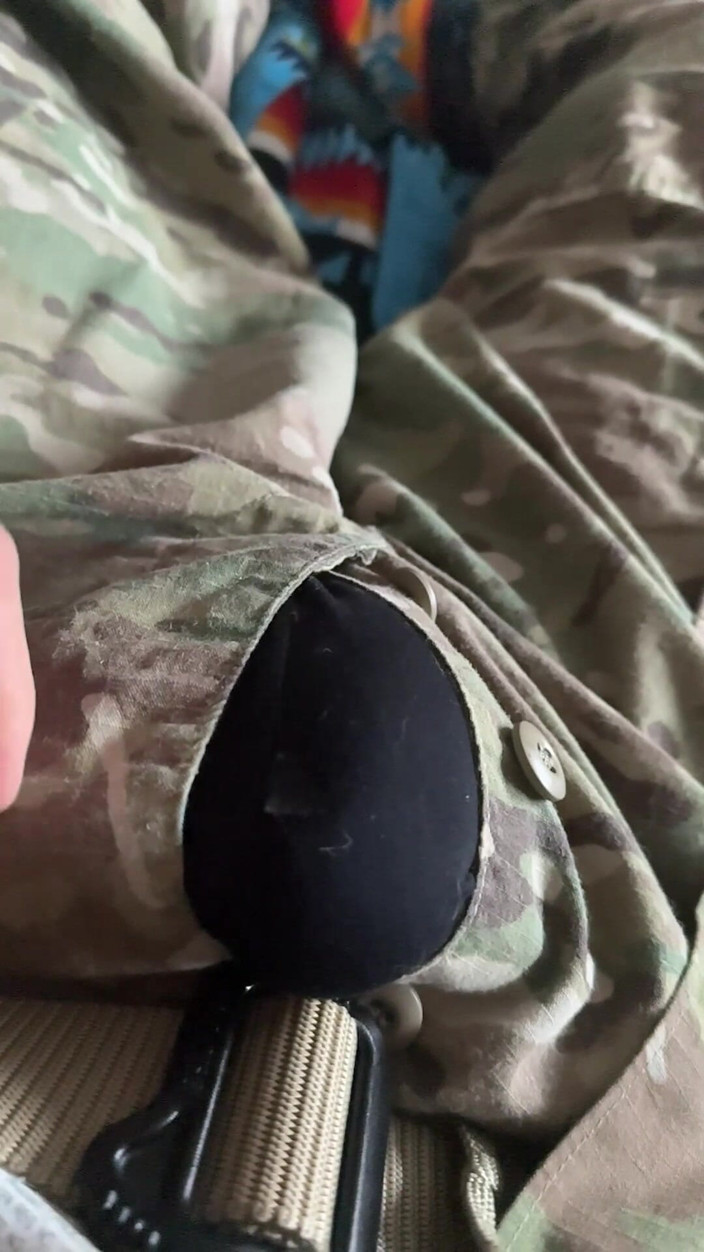 Army Specialist: Wichsen und geil in meiner armeeuniform sein - eine schöne heiße...