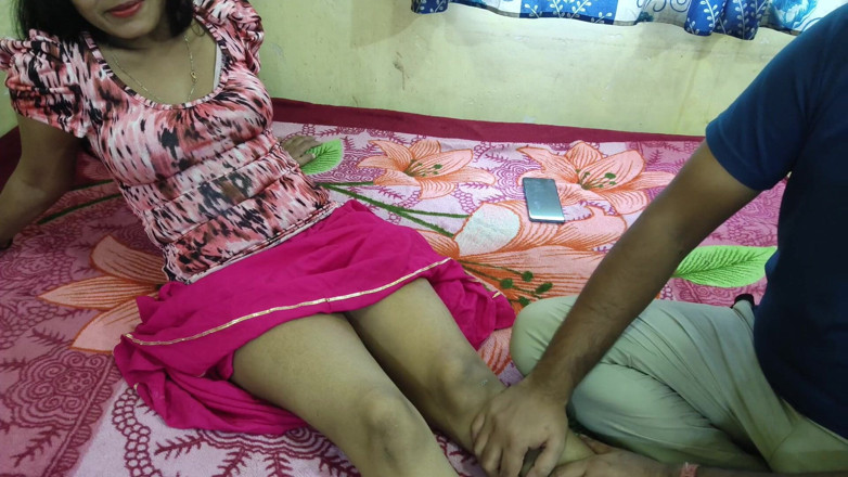 Mumbai Ashu: Raju以给她的茶印地语音频为借口离开女士