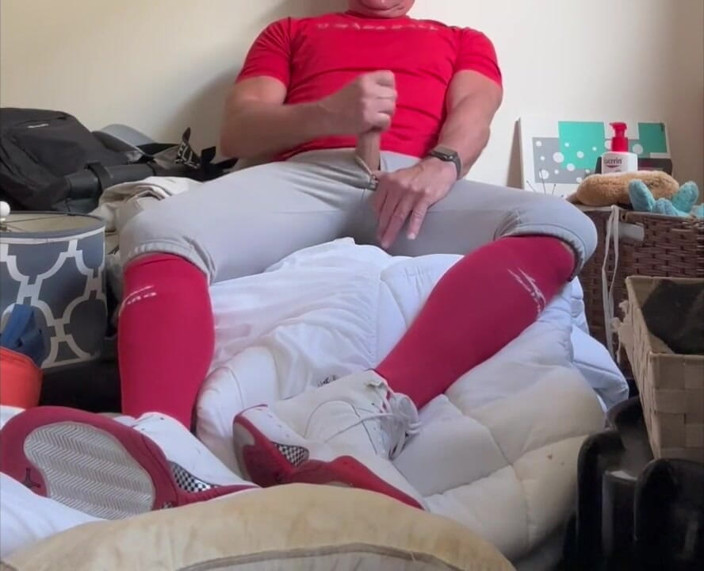 JockDad87: Alpha Basebollspelarejockdad87 Är på det igen skjuter sin jock sperma i...