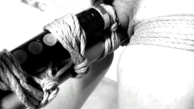 Bdsmlovers91: Ти б кінчив, поки не витримав - прив'язаний до її чарівної палички до безперервного оргазму