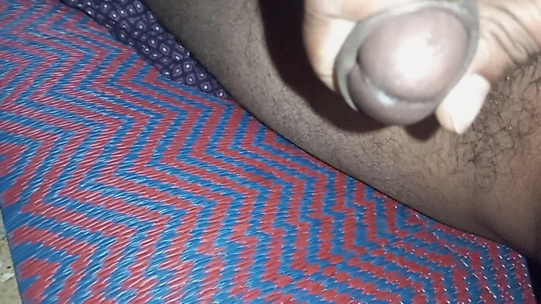 Sweet Indian cock: Usha yenge na apna amcığı kiya'yı parmaklıyor