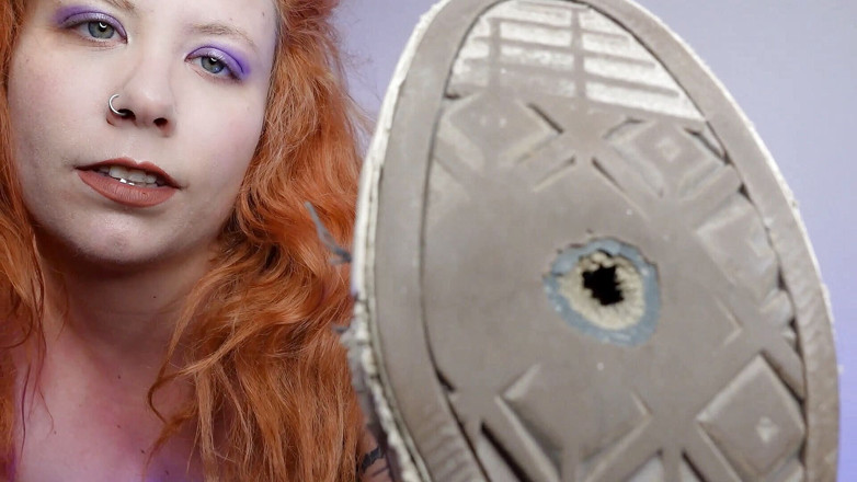 Deanna deadly: POV erwischt bei den stinkenden turnschuhen, gedemütigt und zum wichsen...