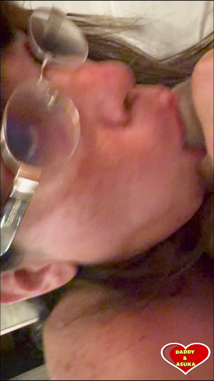 Daddy and Asuka: Taťka &amp; Asuka na dovolené na pláži. Svěží opálená linie