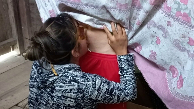 Martin13: Sarita se excită în studioul porno și îi oferă șefului un oral