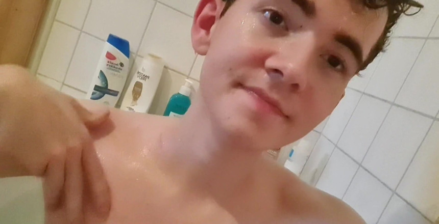 Prettyboi2000x: Videoclip de la baie de ieri, Owo! Orice donații sau...