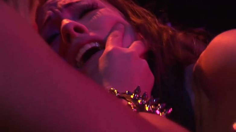 Fetish Desire: Aan de paal vastgebonden en geslagen als nooit tevoren