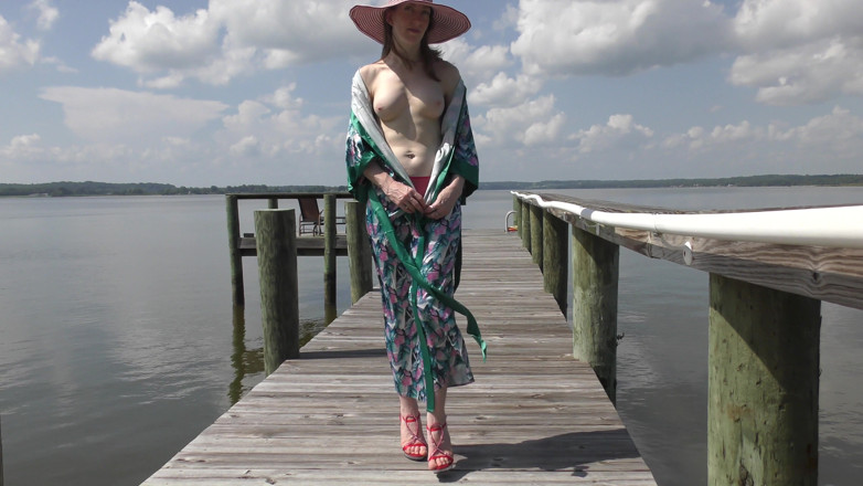 Real Amateur Sluts: MILF berambut merah melancap