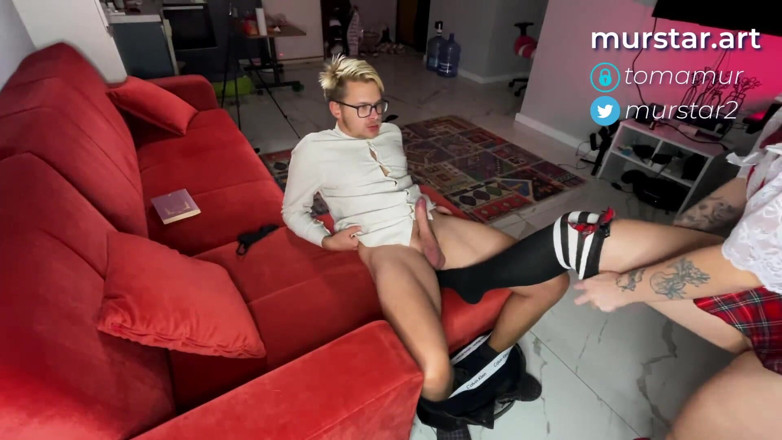 Toma Mur: Meu papai me viu masturbando minha buceta e me fodeu